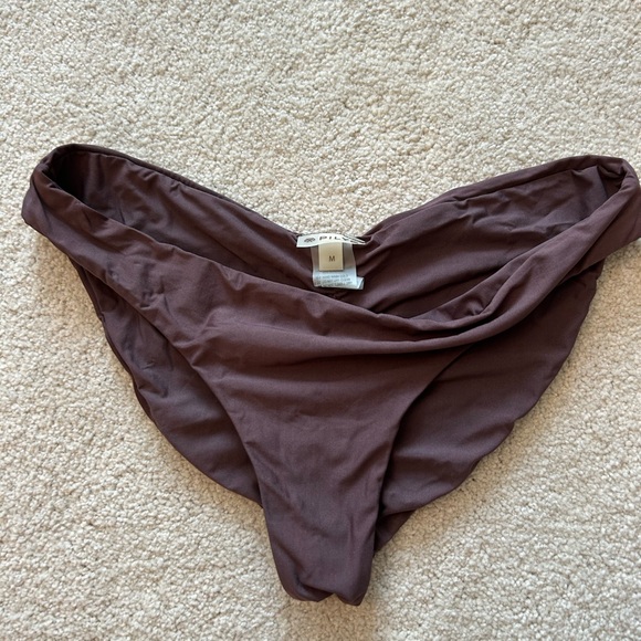 Really nice and cute bikini set - Picture 3 of 4